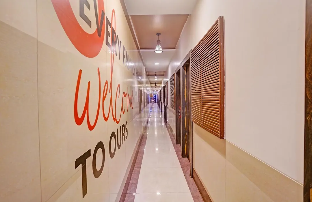 Collection O Kurla Bkc Mumbai Formerly Golden Tuipz-1